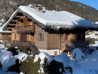 CHALET AVEC SAUNA ET PROXIMITÉ PISTES  / LOCATION A LA SAISON POSSIBLE