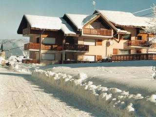 Résidence Le Chevreuil, sur les pistes et au coeur du village.